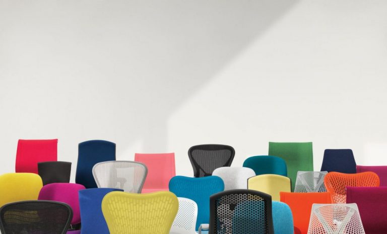 Ons team Herman Miller Aeron bureaustoel met ergonomische rugleuning en wieltjes voor kantoorcomfort